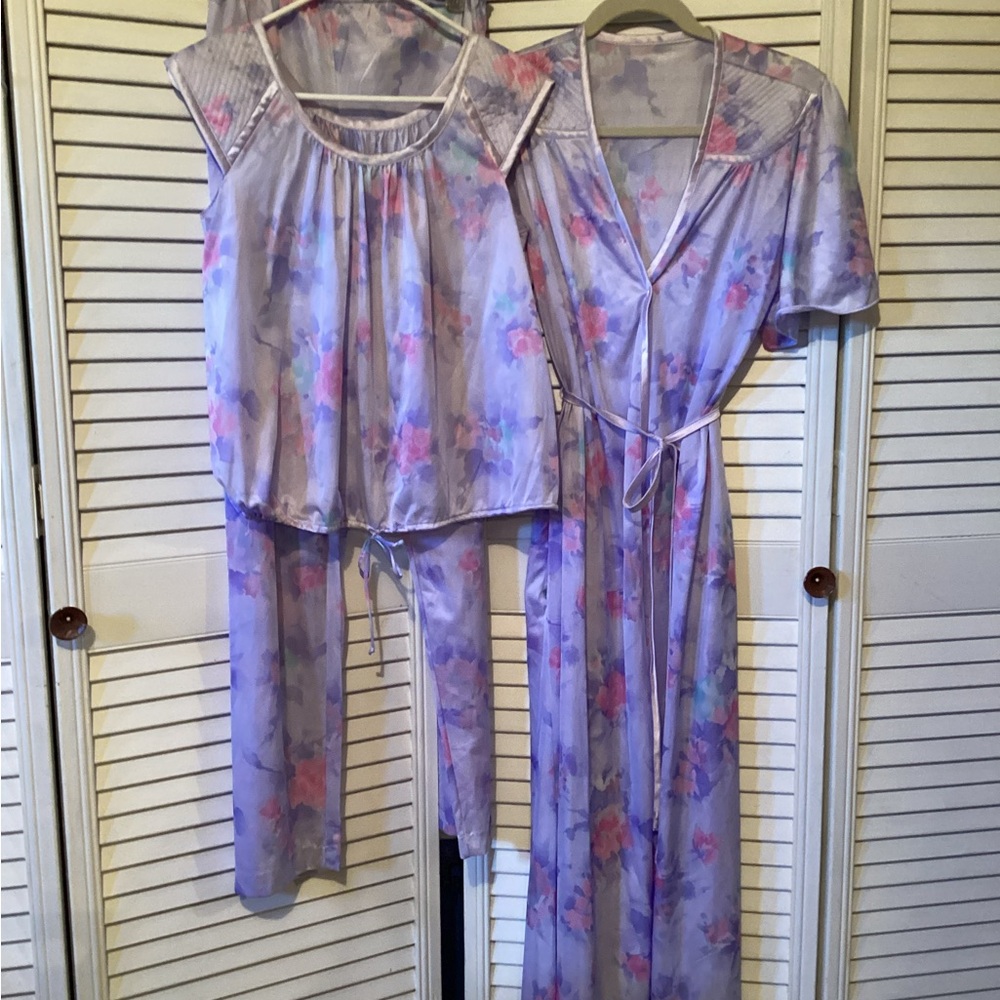 Tom Bezuda for b baradgco ladies nylon robe and pajamas set, size small, NWOT